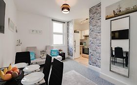 Dockyard Hideaway Nr Gunwharf Quays
